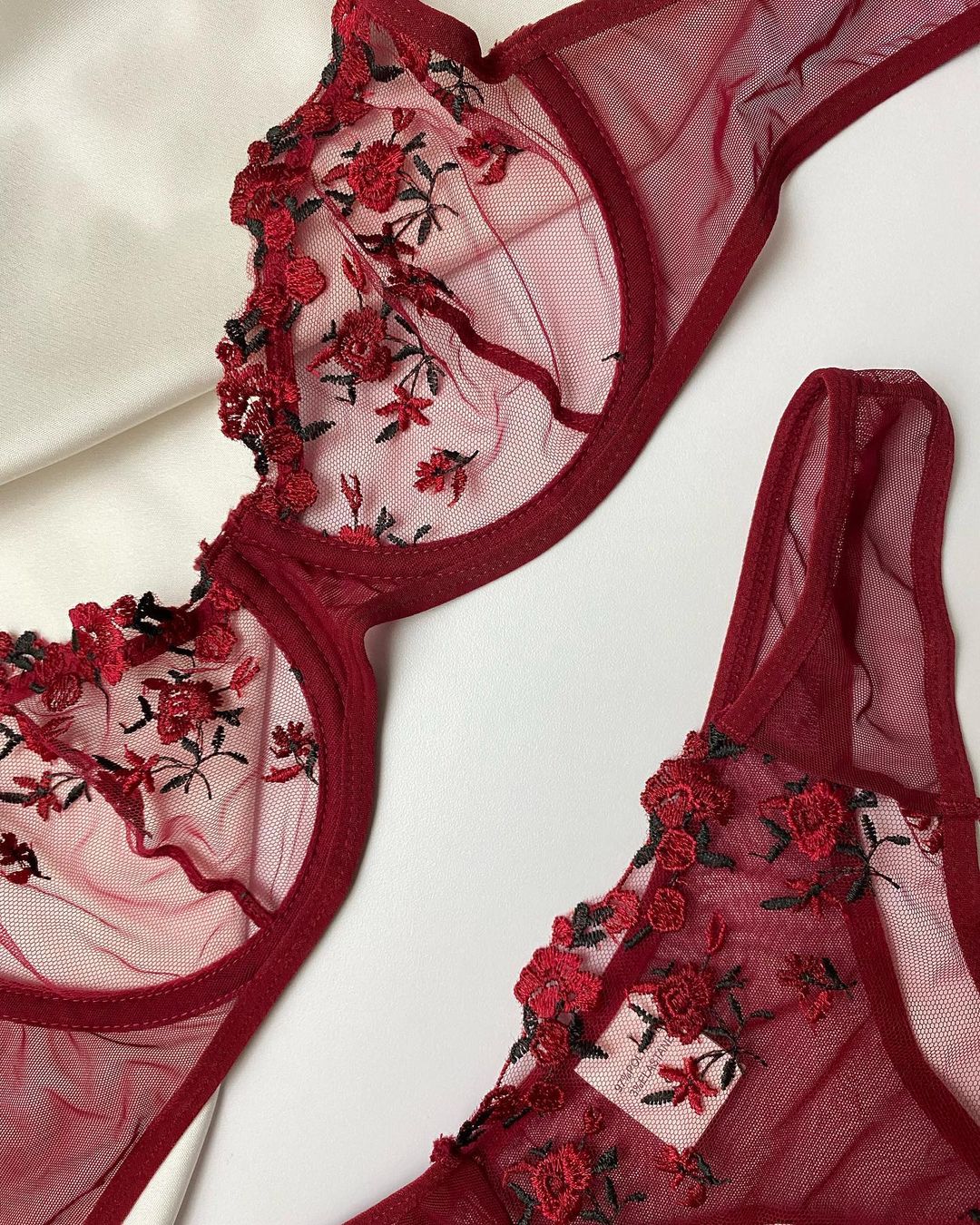 Lingerie Cherry